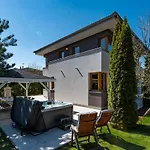 Serenity Luxusní S Vířivkou A Zahradou U Prahy Praha