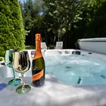 Serenity Luxusni S Virivkou A Zahradou U Prahy