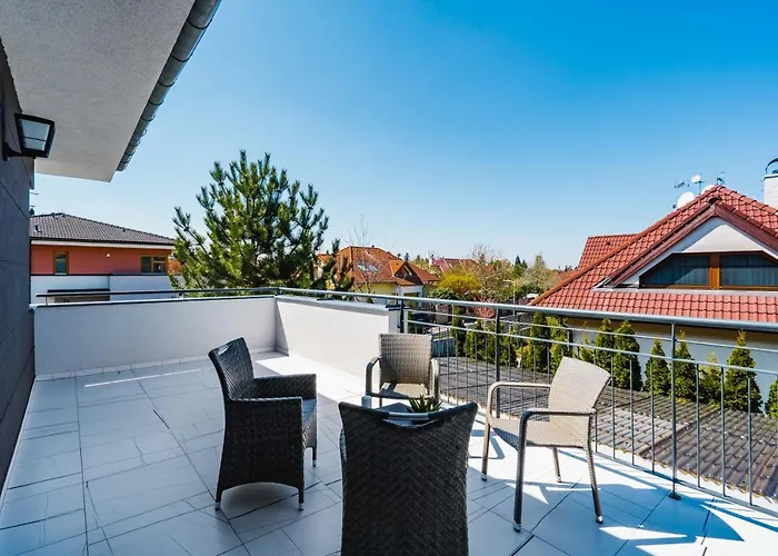 Serenity Luxusní S Vířivkou A Zahradou U Prahy Praga