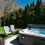 Serenity Luxusni S Virivkou A Zahradou U Prahy Villa Praag